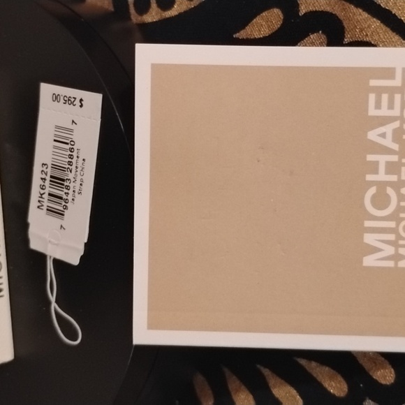 MICHEAL KORS WATCH - Picture 3 of 9